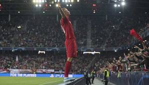 "Seht her, hier bin ich!" Erling Haaland posiert nach seinem Debüt-Treffer in der Champions League auf einer Werbebande in Saluzburg.