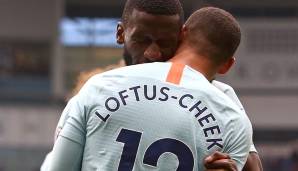 Zahlreiche Verletzungen von Schlüsselspielern wie Kante, die langen Ausfälle von Rüdiger und Loftus-Cheek und der Abgang von Eden Hazard tun und taten zudem ihr Übriges. Sind alle fit, hat Chelsea eine sehr gute erste Elf.