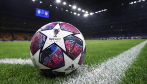 OL-Präsident Jean-Michel Aulas hat ausgeplaudert, dass das Rückspiel im Champions-League-Achtelfinale gegen Juventus auf Anfang August terminiert ist.