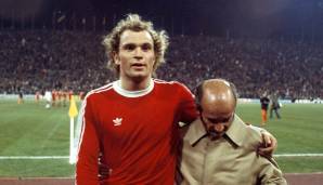 Denn 1975 (2:0 gegen Leeds) und 1976 (1:0 gegen Saint-Etienne) gewannen die Bayern unter Cramer ebenfalls den Pokal der Landesmeister. Da er die deutsche Meisterschaft aber deutlich verpasste, wurde er schließlich zum Abschied gezwungen.