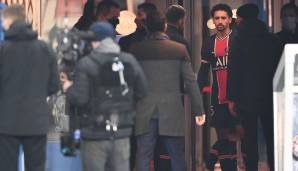 Marquinhos und die PSG-Spieler warten im Kabinentrakt.
