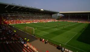 BRAMALL LANE (Sheffield): Auch das Stadion von Sheffield United ist noch in Betrieb, für die EM wurde der Ground hübsch gemacht. 32.000 Zuschauer finden heute hier Platz.