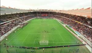 PARIS SAINT-GERMAIN: Schon das erste Ligaspiel wurde 1973 im Prinzenpark ausgetragen. Hin und wieder wich PSG aus (u.a. auch ins Stade de France), doch das WM-Stadion von 1998 ist seit jeher die Heimat des Serienmeisters.