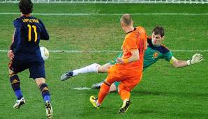 Der Fehlschuss seines Lebens: Arjen Robben vergibt im WM-Finale freistehend vor Iker Casillas - Spanien schlägt die Niederlande am Ende mit 1:0.