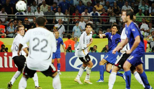 Fabio Grosso zieht ab und der Ball geht ins Tor: Die Entscheidung im WM-Halbfinale 2006