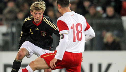 Deutschlands U-20-Team (hier Stefano Cincotta gegen Ariel Borysiuk) spielte gegen Polen 1:1