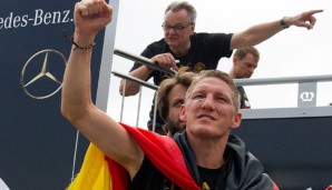 Bastian Schweinsteiger küsste bei der Rückkehr nach München den Boden