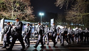 Massive Polizeipräsenz statt Fußball prägte den Abend in Hannover