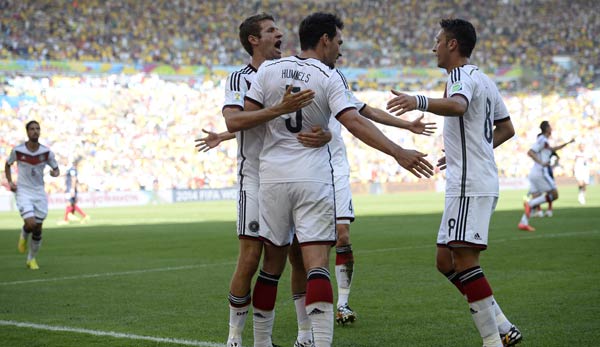 Joachim Löw hat den vorläufigen Kader der Deutschen Nationalmannschaft für die Fußball-Weltmeisterschaft bekanntgegeben. Das sind die Spieler, die für Deutschland den Titel verteidigen sollen.