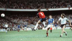 WM 1982 in Spanien: Nach der WM 1958 verschwand Frankreich knapp 25 Jahre nahezu in der Versenkung. Erst 1982 qualifizierte sich die Equipe Tricolore wieder für eine WM und marschierte prompt ins Halbfinale. Dort knockte das DFB-Team die Franzosen aus.