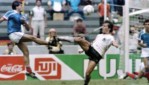 WM 1986: Vier Jahre später trafen sich die beiden Nationen erneut im Halbfinale einer WM-Endrunde. Wieder behielt das deutsche Team die Oberhand über Frankreich. Die Treffer beim 2:0-Sieg markierten Andi Brehme und Rudi Völler.