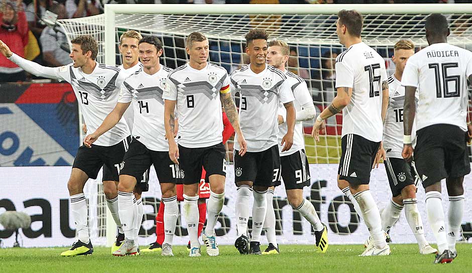 Deutschland kam gegen Peru erst spät zum Sieg. Matchwinner wurde in Nico Schulz ausgerechnet einer der drei Debütanten. Der zeigte neben Licht auch Schatten. Während Brandt ein starkes Spiel machte, blieb Marco Reus erneut blass. Die Noten des DFB-Teams.