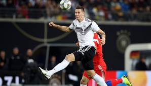 Niklas Süle sieht sich weder in der DFB-Auswahl noch beim deutschen Rekordmeister Bayern München schon auf einer Stufe mit den 2014er-Weltmeistern Mats Hummels und Jerome Boateng.