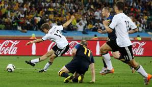 Im ersten Gruppenspiel der WM 2010 startete Müller, feierte sein WM-Debüt und war mit einem Treffer und einer Vorlage maßgeblich am 4:0-Sieg gegen Australien beteiligt.