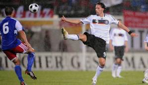 KEVIN KURANYI: Hat eine bewegte DFB-Karriere hinter sich, in der er selten die 9 trug. Spielte bei der EM 2004, aber nicht bei der WM 2006. Ging 2008 in der Halbzeit eines Länderspiels in Dortmund nach Hause. 52 Länderspiele, 19 Tore.