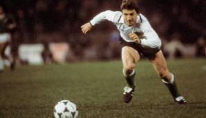 KLAUS FISCHER: Der zweitbeste Schütze der Bundesliga-Geschichte traf auch in der Nationalmannschaft wie am Fließband: 32 Tore in 45 Spielen mit der Nr. 9 oder 8 auf dem Rücken. Unvergessen seine Fallrückzieher! Vizeweltmeister 1982.