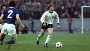 JÜRGEN GRABOWSKI: Die Eintracht-Frankfurt-Legende lief mit diversen Nummern für Deutschland auf, bei der Heim-WM 1974 aber mit der 9. Beim Finale gegen die Niederlande, an seinem 30. Geburtstag, machte er sein 44. und letztes Länderspiel.