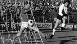 JUPP HEYNCKES: Aufgrund der immensen Konkurrenz "nur" mit 39 Länderspielen (14 Tore). Der Gladbach-Goalgetter wurde Europameister und Weltmeister.