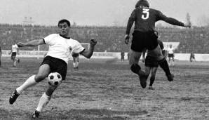PETER MEYER: Spielte ein einziges Mal für Deutschland und das bei der "Schmach von Tirana", die die EM 1968 kostete. Wechselte 1967 nach Gladbach, schoss 19 Tore in 15 Spielen und verletzte sich dann so schwer, dass er nie mehr richtig auf die Beine kam.