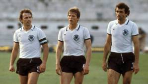 Dabei ging das Team um Kapitän Bernard Dietz als Underdog in die erstmals mit acht Teilnehmern ausgespielte Europameisterschaft in Italien. Im Eröffnungsspiel schockten die Deutschen aber bereits Titelverteidiger Tschechoslowakei durch ein 1:0.