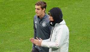 Florian Neuhaus (l.) im Training der deutschen Nationalmannschaft mit Bundestrainer Joachim Löw.
