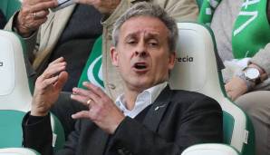 PIERRE LITTBARSKI stand im Finale der WM 1990 in der Startelf. Nach seiner Karriere bekleidete er verschiedene Aufgaben im Fußball, war zeitweise Trainer, ist nun seit geraumer Zeit Markenbotschafter des VfL Wolfsburg.
