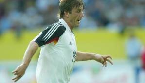 BERND SCHNEIDER: Bei Bayer Leverkusen sollte "Schnix" zur Vereinslegende aufsteigen. Seine Dribbelkünste und seine brillante Technik am Ball brachten ihm den Spitznamen "der weiße Brasilianer" ein. Beim DFB war er zwischenzeitlich Vize-Kapitän.