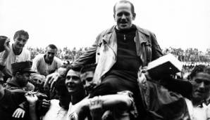 SEPP HERBERGER (Reichstrainer von 1936 bis 1942 und Bundestrainer von 1950 bis 1964): 162 Spiele - 92 S - 26 U - 44 N - Tore: 423:239. Erfolge: Weltmeister 1954.