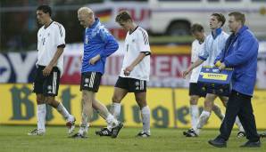 Die DFB-Elf hingegen wirkte im Aufbauspiel überwiegend ideenlos. Ballack ließ sich immer wieder zurückfallen und holte Bälle bei Oliver Kahn ab, Stürmer Miroslav Klose traf in der 50. Minute nach einem Kopfball den Pfosten. Das Spiel blieb torlos.