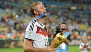 CHRISTOPH KRAMER: Auch der heute 31-Jährige ist im Fernsehen als Experte tätig – aber nur, wenn es die Zeit zulässt. Denn für Gladbach steht Kramer immer noch auf dem Platz, ähnlich passabel wie damals. Die WM wird er aber als Experte begleiten.