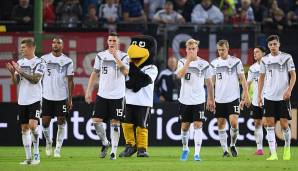 Die deutsche Nationalmannschaft hat in der EM-Qualifikation mit 2:4 gegen die Niederlande verloren. Das DFB-Team schenkte eine 1:0-Führung her und zeigte in der zweiten Hälfte große Lücken in der Defensive auf. Die Noten und Einzelkritiken.