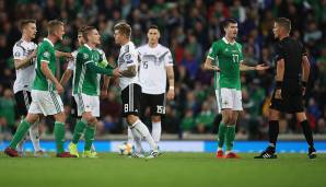 Die deutsche Mannschaft hat sich mit Ach und Krach gegen Nordirland behauptet. Beim 2:0 im Windsor Park zu Belfast zeigte sich die Elf von Joachim Löw zeitweise überfordert. Drei Spieler enttäuschten auf ganzer Linie.