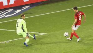 Manuel Neuer: Reagierte überragend gegen Shaqiri (5.). Im Anschluss bei den Gegentoren machtlos. Parierte beim 2:3 zweimal klasse, ehe der Gewaltschuss von Gavranovic hinter ihm einschlug. In Hälfte eins mit einem leichtsinnigen Abspielfehler. Note: 3,5.
