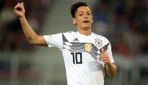Mesut Özil: Nutzte Siebenhandls Patzer und brachte Deutschland früh in Führung. Offensiv sehr umtriebig und gefährlich, lange mit einer perfekten Passquote, gab die meisten Torschüsse ab. Nach der Pause ungenau und teilweise fahrig. Note: 3.