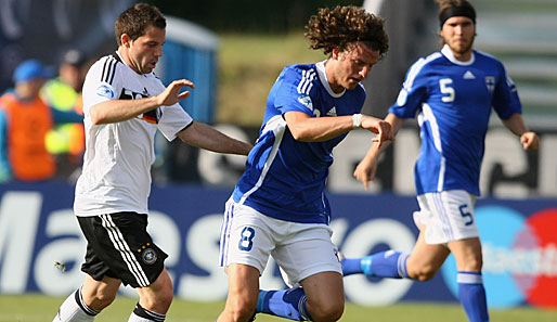 So wie Gonzalo Castro (l.) hier, liefen die Deutschen Spieler oft hinterher und wirkten behäbig