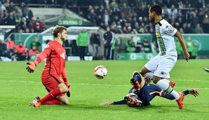 Gladbachs erste Chance des Spiels: Raffael scheitert an Werder-Keeper Wiedwald