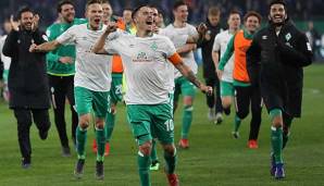 Angeführt vom Leader: Max Kruse war am Mittwochabend der erste Werder-Spieler in der Gästekurve um den Einzug ins Pokal-Halbfinale zu feiernn.