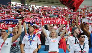 RB Leipzig steht für das extra angefertigte Shirt zum Einzug ins DFB-Pokalfinale beim eigenen Fanlager in der Kritik.