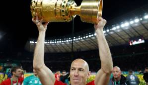 Arjen Robben, der seine Karriere inzwischen beendet hat, und der FC Bayern gewannen den Pokal nach einem 3:0 gegen RB Leipzig.