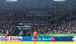 Die Schalker Ultra-Gruppierung "Hugos" mit einer Spitze gegen Spielabbrüche aufgrund von Protesten gegen Hoffenheim-Mäzen Dietmar Hopp.