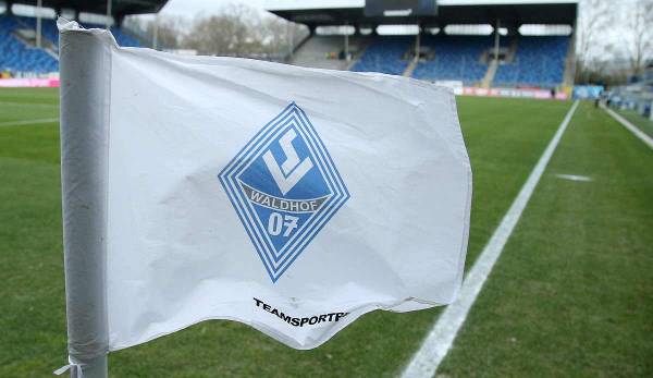 Vor dem Spiel zwischen Waldhof Mannheim und Nürnberg kam es durch den Stadionsprecher zu einem Eklat.