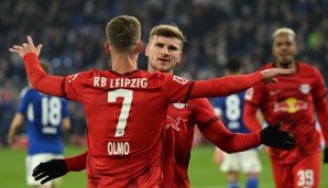 Dani Olmo und Timo Werner feiern den 6:1-Kantersieg gegen Schalke 04.