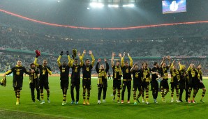 Die Dortmunder feierten in den extra für das Pokalfinale angefertigten Trikots noch lange nach Schlusspfiff mit ihren Fans