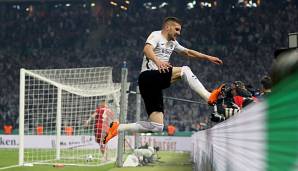 Die Eintracht aus Frankfurt hat die Sensation gepackt! Niko Kovac schenkt den Hessen zum Abschluss den DFB-Pokal und darf sich vor allen Dingen bei Ante Rebic für ein perfektes Ende bedanken. Hier sind die Noten und Einzelkritik von SPOX.
