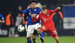 Thomas Müller musste gegen Schalke im Sturm ran.