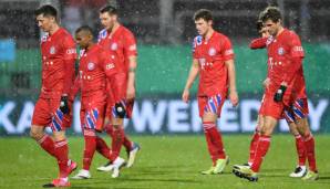 Der FC Bayern ist sensationell in der 2. Runde des DFB-Pokals an Zweitligist Holstein Kiel gescheitert. Während in der Defensive besonders ein Spieler enttäuschte, konnte Torhüter Neuer im Elfmeterschießen keinen Einfluss nehmen. Die Einzelkritiken.