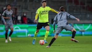 THOMAS MEUNIER: Wurde rechtzeitig fit und ging immer wieder weite Wege in die Offensive, dort fehlte aber die Effizienz. Muss Vorlagengeber Hartel vor dem 0:1 energischer stören. Note: 4,5.