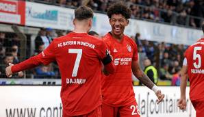 Leon Dajaku und Chris Richards bejubeln den Treffer zum zwischenzeitlichen 1:1-Ausgleich der FC Bayern Amateure gegen den Chemnitzer FC.