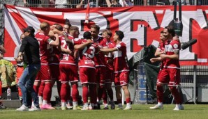 Energie Cottbus hat die Regionalliga Nordost gewonnen.