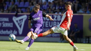 In der Hinrunde gewann Aue (lila) mit 3:1 gegen den Halleschen FC.